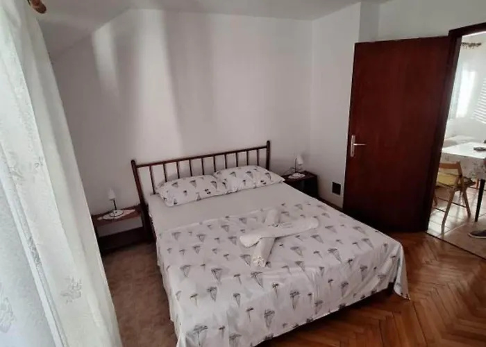 Apartman Esto - One Bedroom With Terrace 1 *